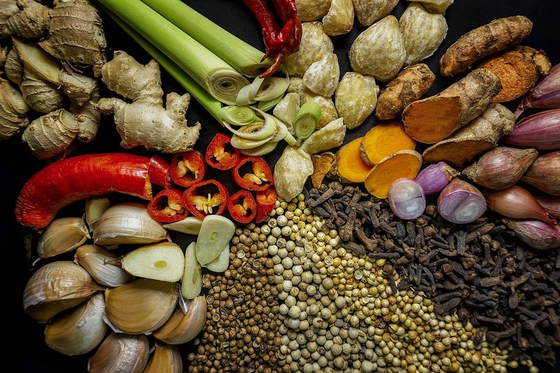 Cúrcuma y salud periodontal: metaanálisis de 90 estudios